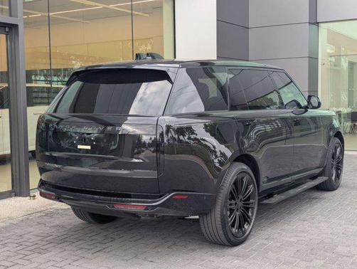 Santorini Black Metallic 2026 Land Rover Range Rover P530 SE 7 Seat
