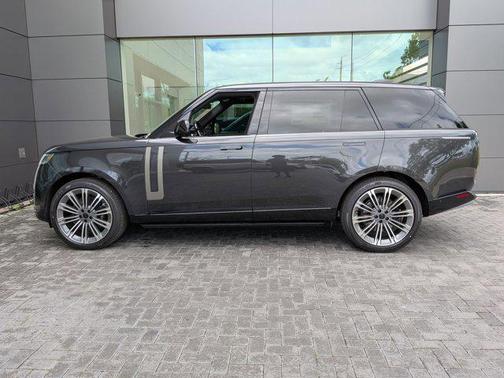 2026 Land Rover Range Rover P530 SE 7 Seat