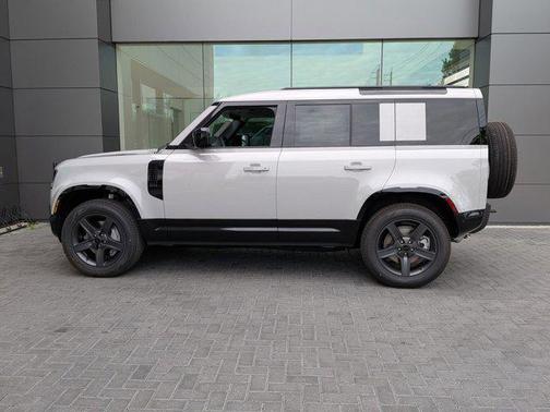 2026 Land Rover Defender P400 X-Dynamic SE