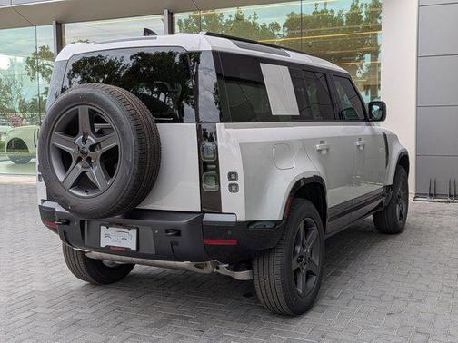 2026 Land Rover Defender P400 X-Dynamic SE