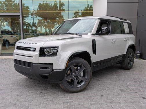 2026 Land Rover Defender P400 X-Dynamic SE