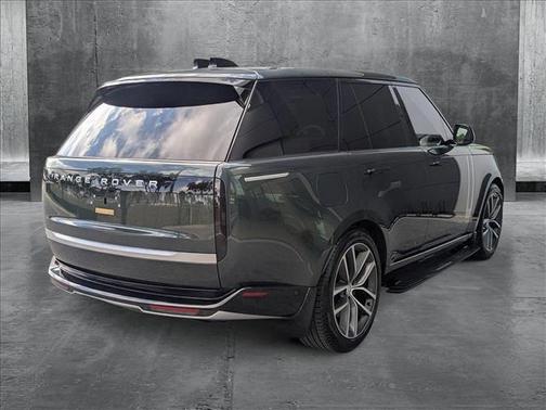 2025 Land Rover Range Rover P550e Autobiography