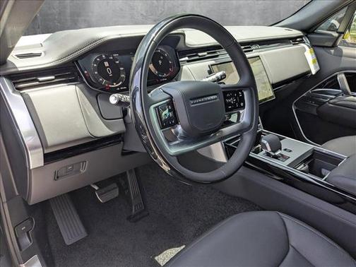 2025 Land Rover Range Rover P400 SE 7 Seat