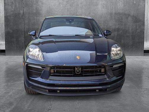 2022 Porsche Macan Base