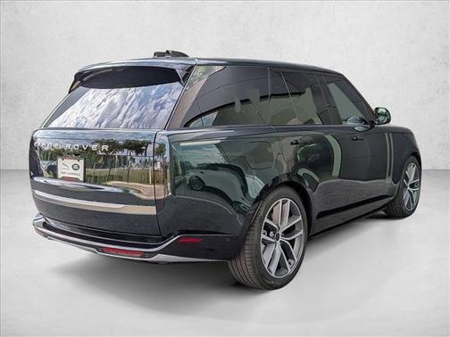 British Racing Green SV Bespoke Ultra Met Gloss 2026 Land Rover Range Rover P400 SE