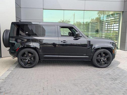 2023 Land Rover Defender 110 V8