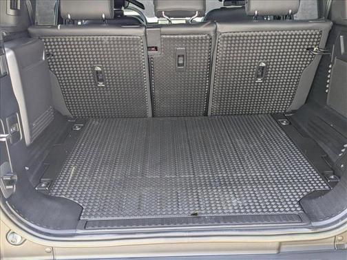 2023 Land Rover Defender 110 V8