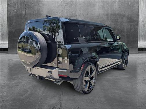 2023 Land Rover Defender 110 V8