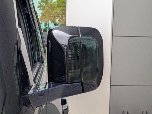 2023 Land Rover Defender 110 V8