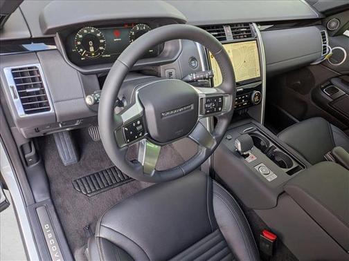 Fuji White 2026 Land Rover Discovery S