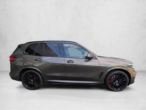 Manhattan Green Metallic 2023 BMW X5 sDrive40i