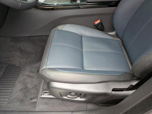 2026 Land Rover Range Rover Velar P250 SE R-Dynamic