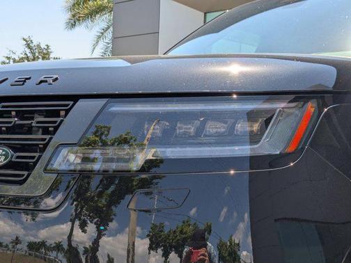2025 Land Rover Range Rover P550e Autobiography