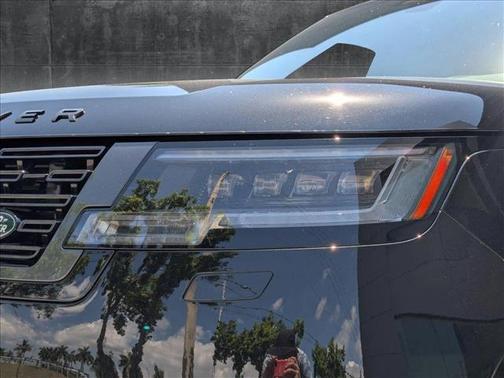2025 Land Rover Range Rover P550e Autobiography