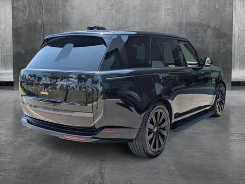 2025 Land Rover Range Rover P550e Autobiography