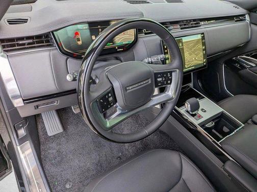Santorini Black Metallic 2026 Land Rover Range Rover P550e SE