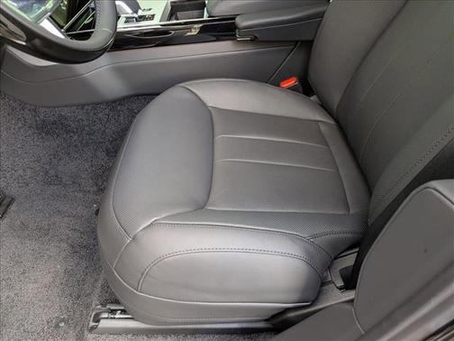 Santorini Black Metallic 2026 Land Rover Range Rover P550e SE