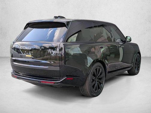 Santorini Black Metallic 2026 Land Rover Range Rover P550e SE