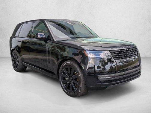 Santorini Black Metallic 2026 Land Rover Range Rover P550e SE