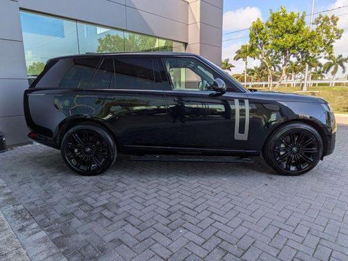 Santorini Black Me 2024 Land Rover Range Rover P530 SE