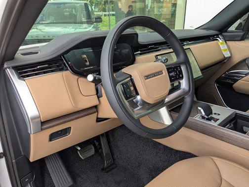 2025 Land Rover Range Rover P400 SE 7 Seat