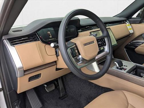 2025 Land Rover Range Rover P400 SE 7 Seat