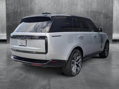 2025 Land Rover Range Rover P550e SE