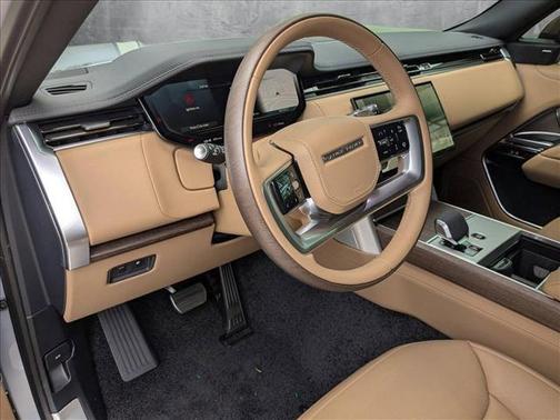2025 Land Rover Range Rover P550e SE