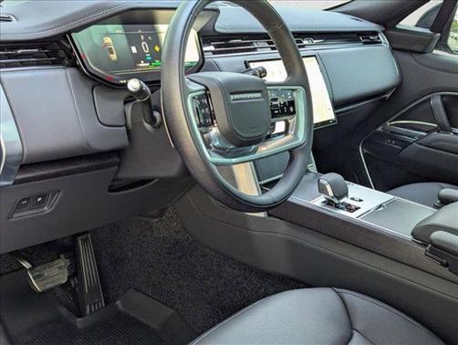 Santorini Black Metallic 2026 Land Rover Range Rover P550e SE