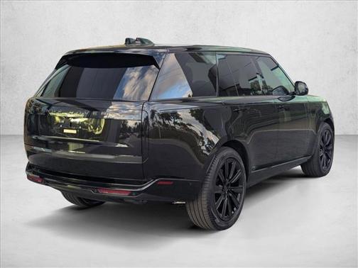 Santorini Black Metallic 2026 Land Rover Range Rover P550e SE