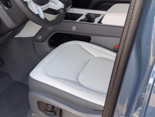 2025 Land Rover Defender 110 P300