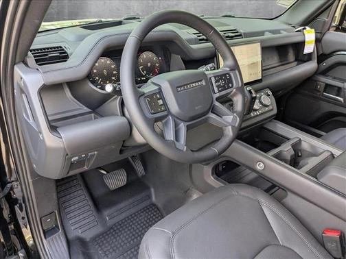 2025 Land Rover Defender 110 P400 X-Dynamic SE