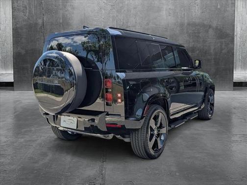 2025 Land Rover Defender 110 P400 X-Dynamic SE
