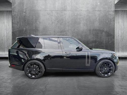 2025 Land Rover Range Rover P400 SE