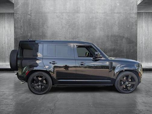 2023 Land Rover Defender 110 V8