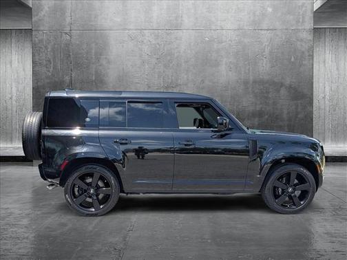 2023 Land Rover Defender 110 V8