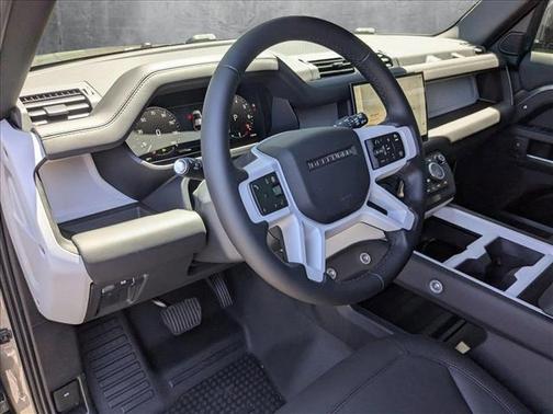 2025 Land Rover Defender 110 P400 X-Dynamic SE
