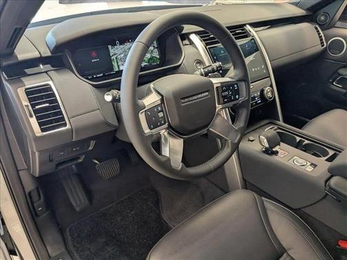 2025 Land Rover Discovery P300 S