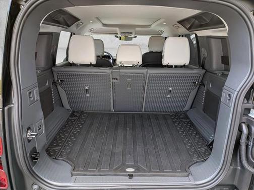 2025 Land Rover Defender 110 P400 X-Dynamic SE