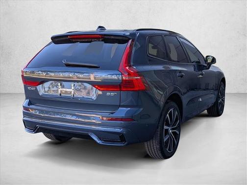 2025 Volvo XC60 B5 Plus