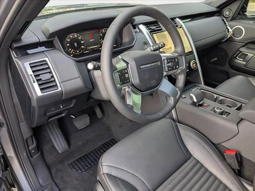 2025 Land Rover Discovery P300 S