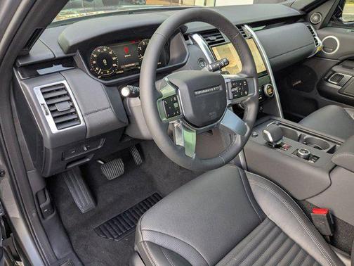 2025 Land Rover Discovery P300 S