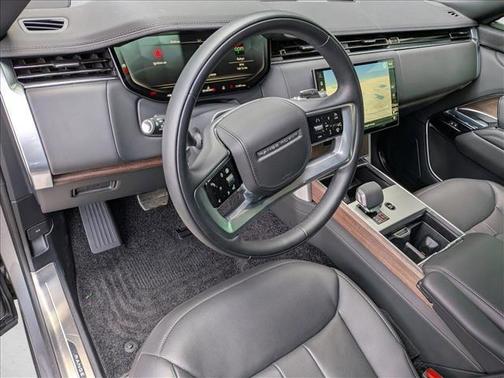 2025 Land Rover Range Rover P530 SE