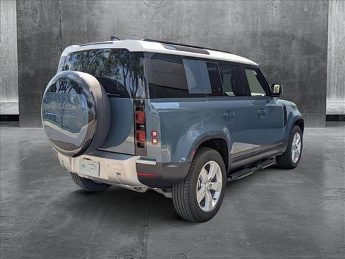 2025 Land Rover Defender 110 P300