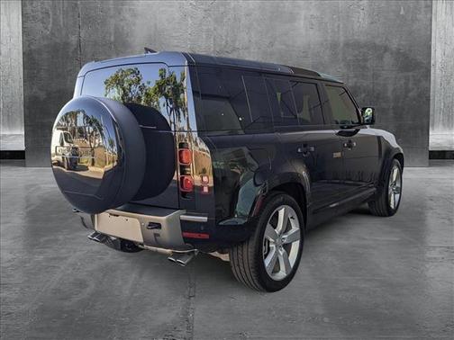 2025 Land Rover Defender 110 P500 X-Dynamic SE