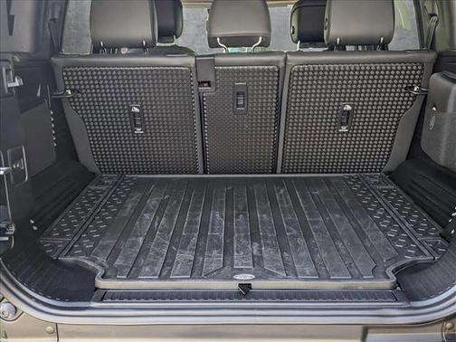 2025 Land Rover Defender 110 P500 X-Dynamic SE