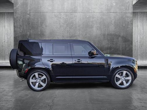 2025 Land Rover Defender 110 P500 X-Dynamic SE