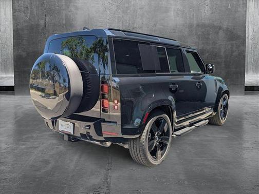 2025 Land Rover Defender 110 P400 X-Dynamic SE