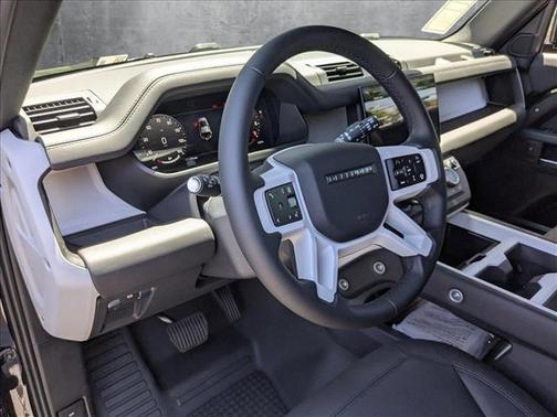 2025 Land Rover Defender 110 P400 X-Dynamic SE