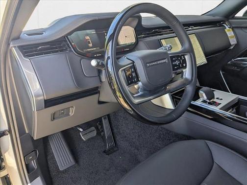 2025 Land Rover Range Rover P530 SE